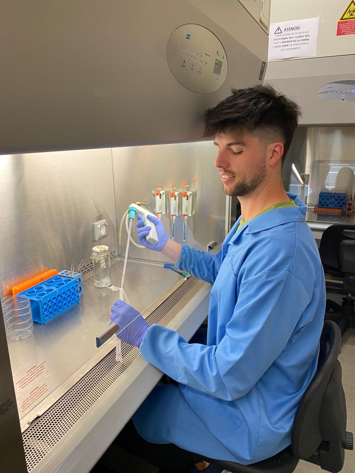 Enric working in the laboratory